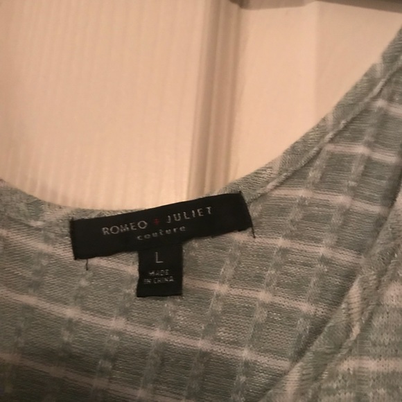 Buckle cold Shoulder - Picture 2 of 2